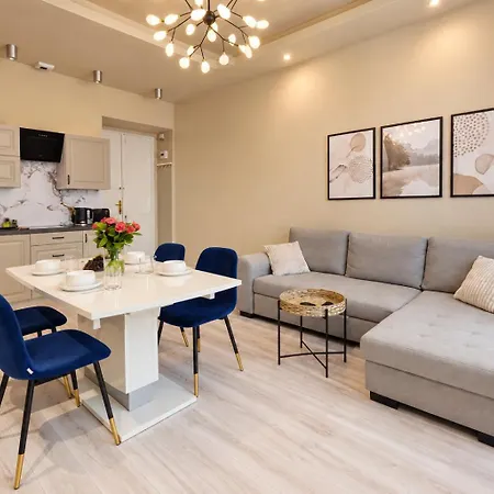 The Beige - Old Town Apartman